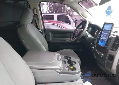 2017 Ram 1500 Express 4X4 5'7 Box из США, поврежденный, VIN 3C6RR7KT1HG523782